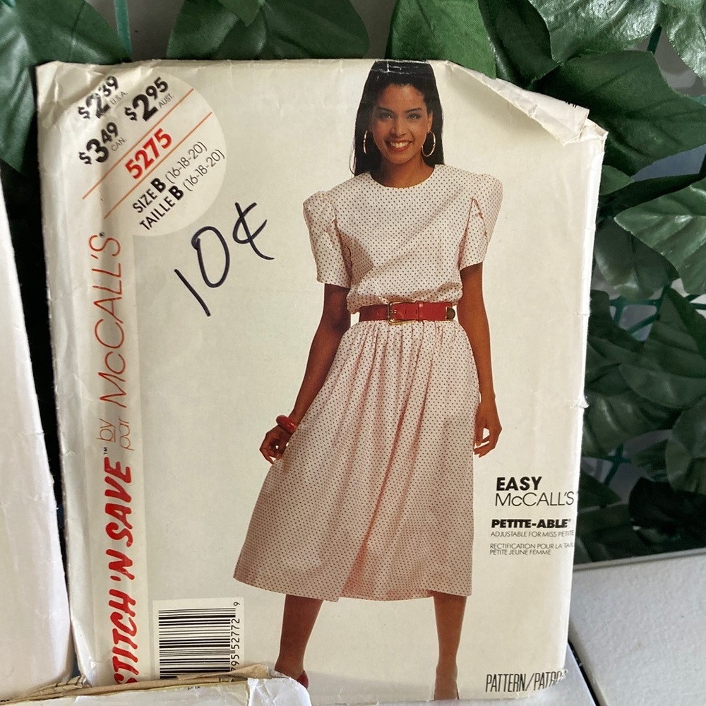 7 Vintage Dress Patterns + 4 Mystery Unpackaged Patterns - Picture 5 of 12